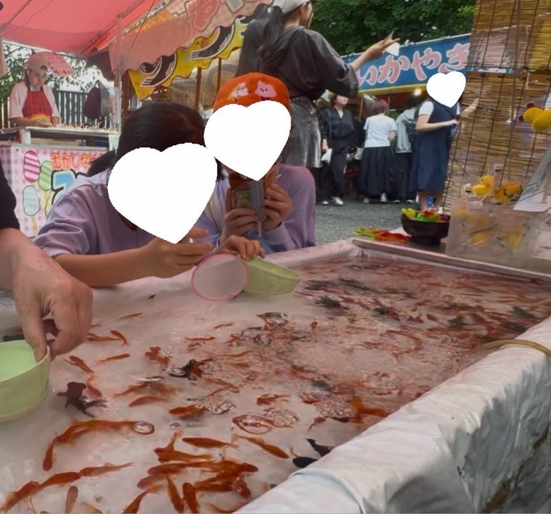 熊田曜子 子ども達と屋台のご飯の画像