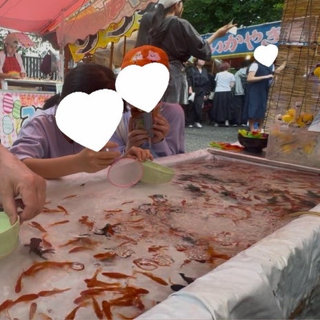 熊田曜子 子ども達と屋台のご飯の画像