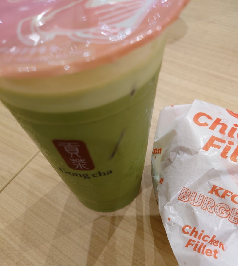 友達とケンタッキーで気分転換の画像