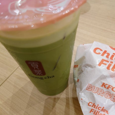友達とケンタッキーで気分転換の画像