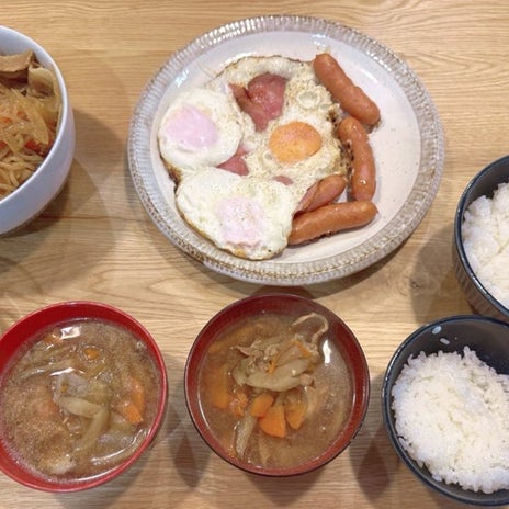目玉焼きだけ食べられた朝昼ご飯の画像