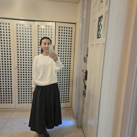 娘と色違いの着心地抜群のセーターの画像