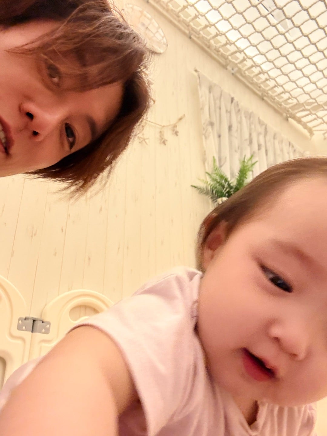杉浦太陽 ハイハイと歩き始めた次女の画像