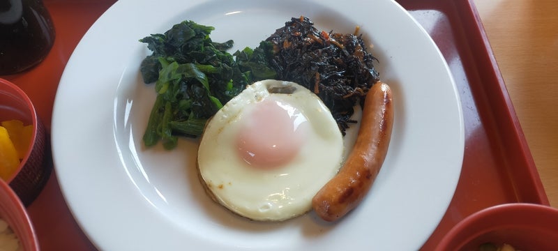 無料ポテトもセットの目玉焼き朝食の画像