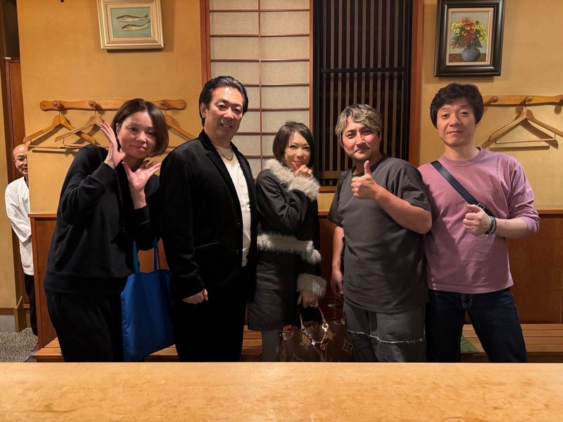 堀ちえみ 夫や仲間との賑やかな食事会の画像