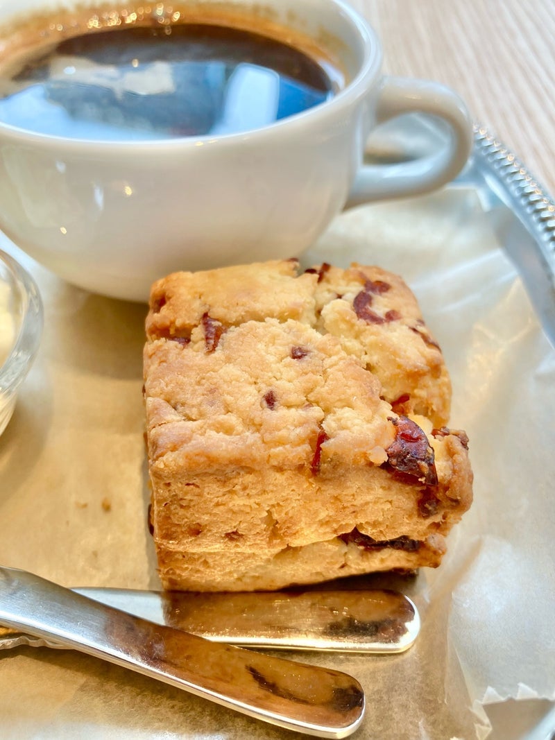 小さすぎたカフェのスコーンの画像