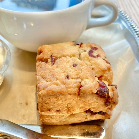 小さすぎたカフェのスコーンの画像