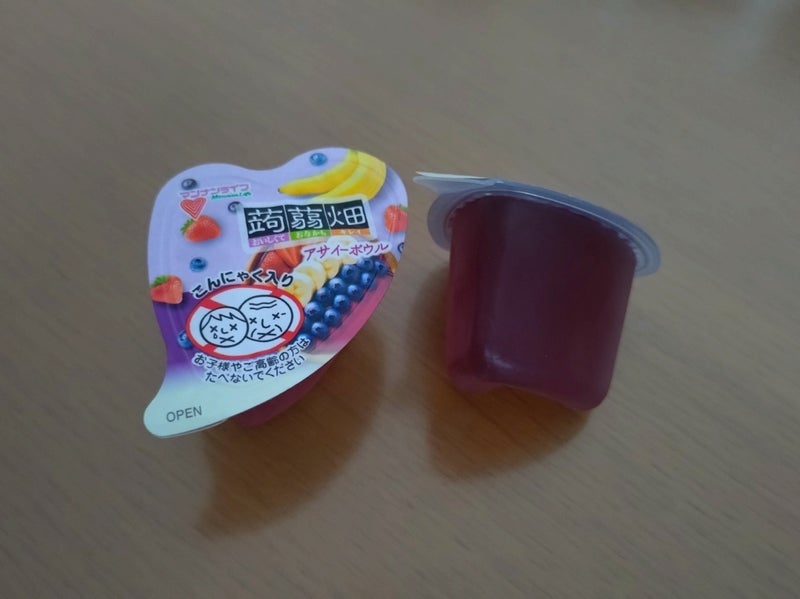 気になって買ったアサイー味の物の画像