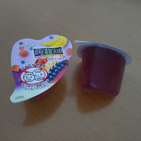 気になって買ったアサイー味の物の画像