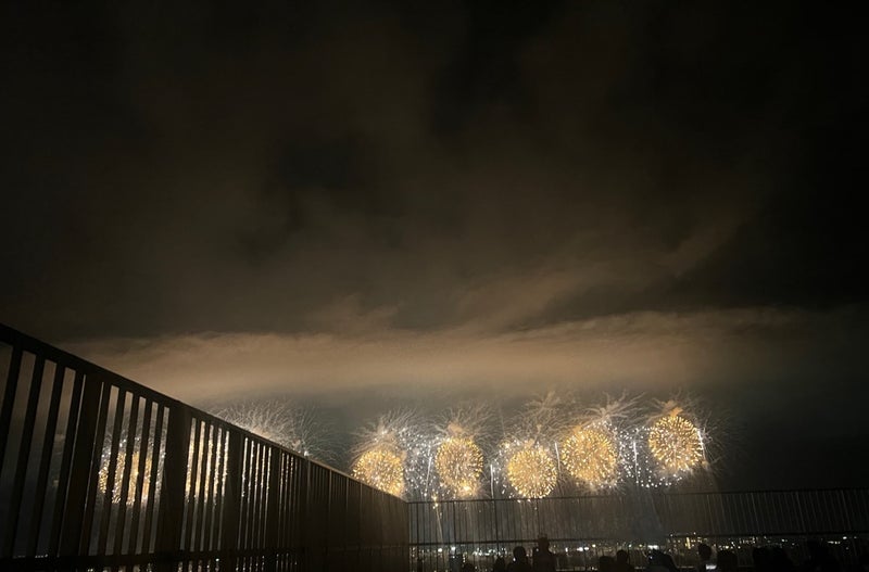 義母の家族と友達と見た花火の画像