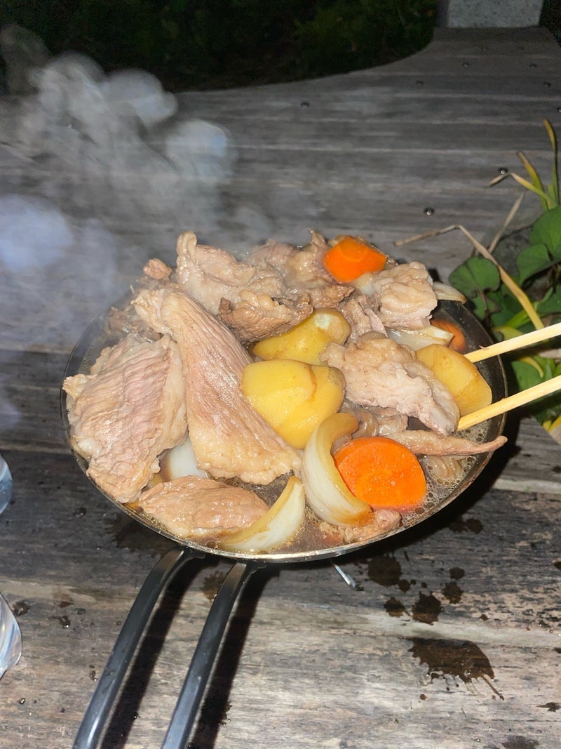 ホームレスが作った濃い味の肉じゃがの画像