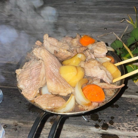 ホームレスが作った濃い味の肉じゃがの画像