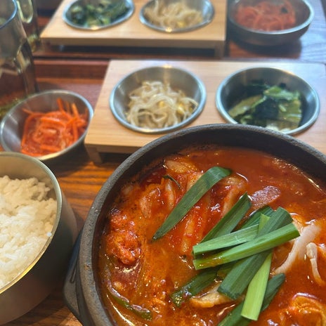 長女の部屋から出てきた空のボトル30本の画像