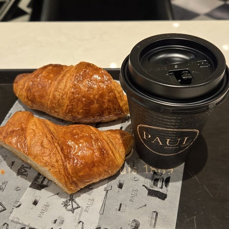 ネイル前の久々のクロワッサンの画像