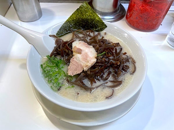 きくらげがたっぷりのラーメンの画像