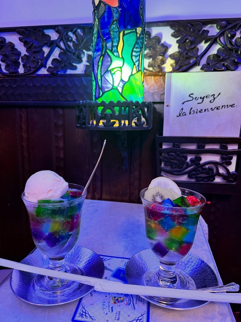 夫と行った有名カフェの5色のゼリーの画像
