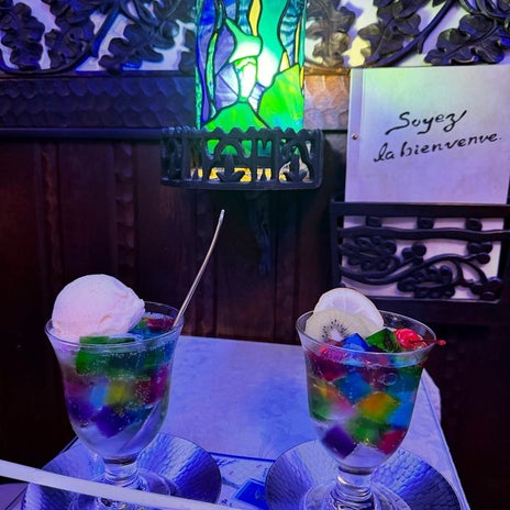 夫と行った有名カフェの5色のゼリーの画像