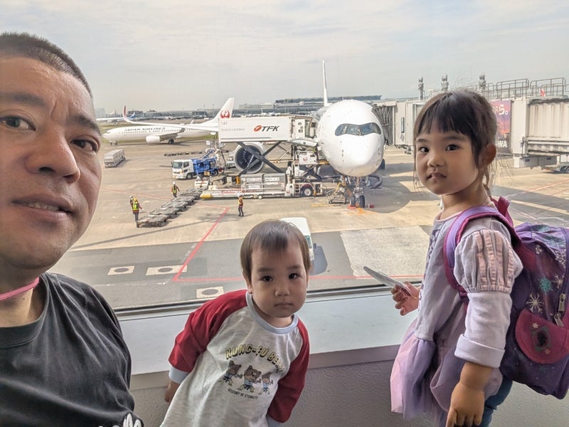 チェリー 子2人連れて初の飛行機
