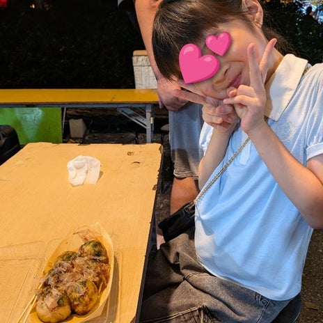 餅撒きで1つしか取れずショゲる娘の画像