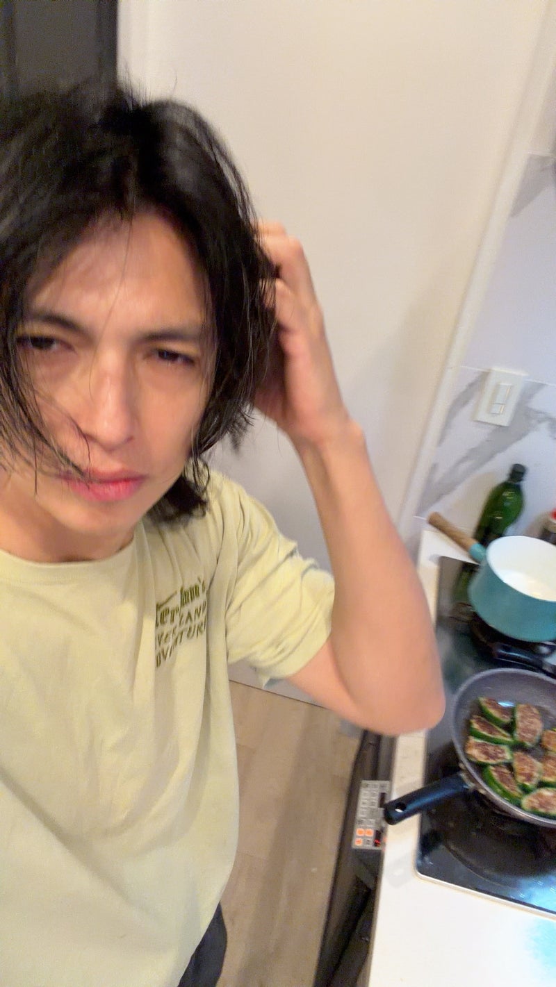 アレク 朝から大変なお弁当作りの画像