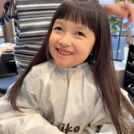 アレク 長女の前髪をカットした結果の画像