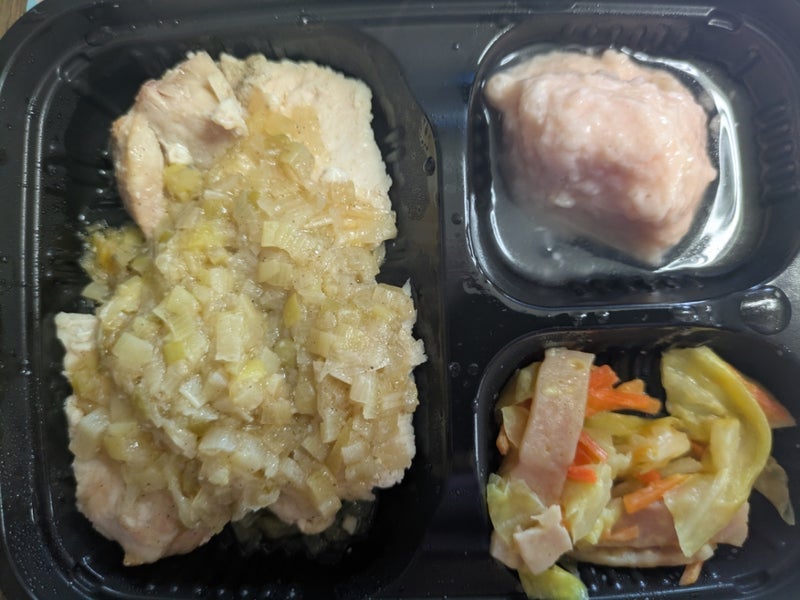グリルとあるが茹でた肉の宅食の画像