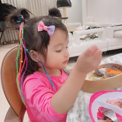 川崎希 お弁当箱でご飯食べた娘の画像