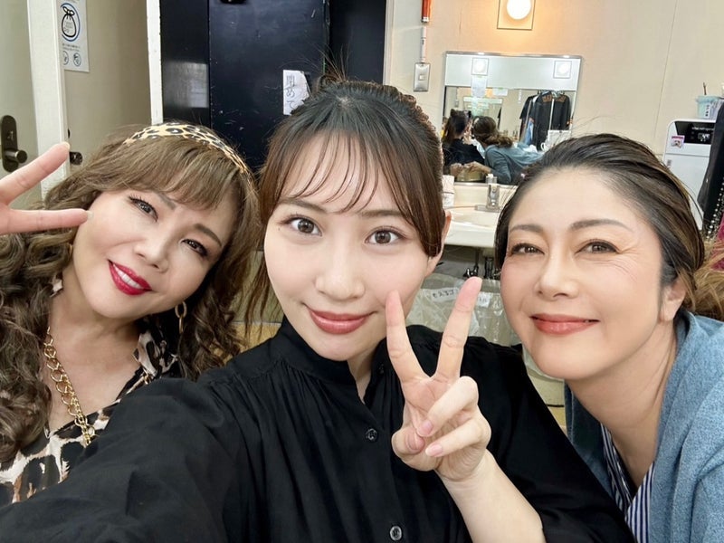 小川菜摘 増田有華らと楽屋shot