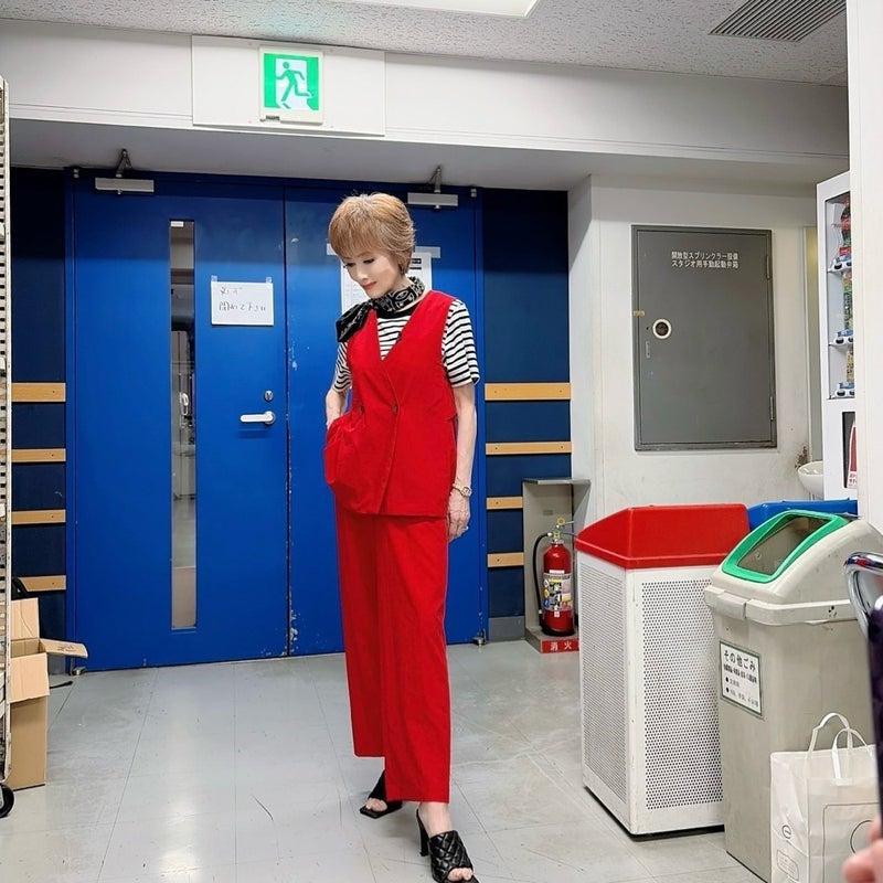 小柳ルミ子 真っ赤なルミコーデの画像