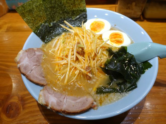 驚愕の安さの全部載せラーメンの画像