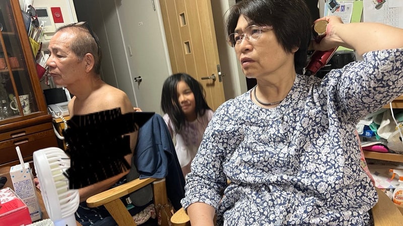 クロ どんな場所でも最優先は睡眠の画像