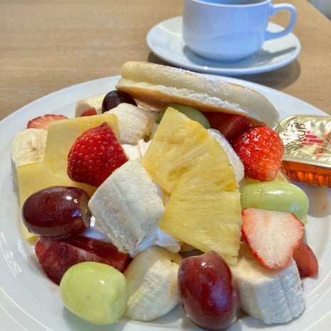 朝から幸せなフルーツパンケーキの画像