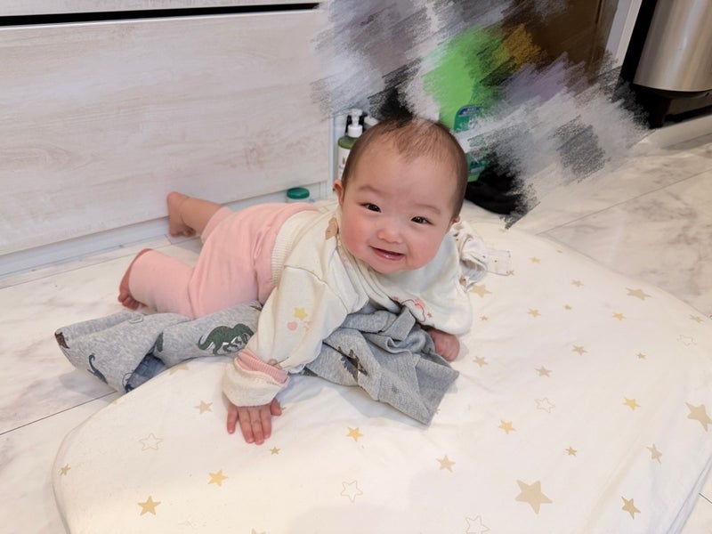 辻希美 洗濯物を踏んでいた次女の画像