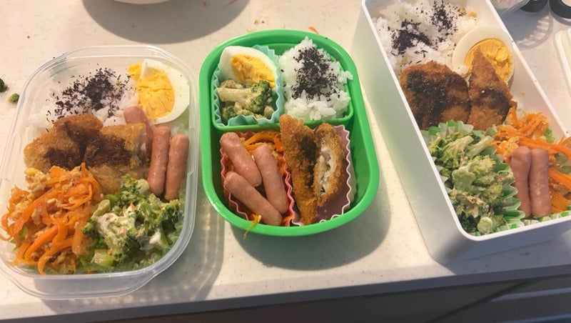 キッチンと一体化し足りない子供の弁当の画像