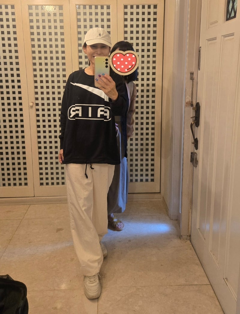 雨が降る中で済ませる妹の用事の画像