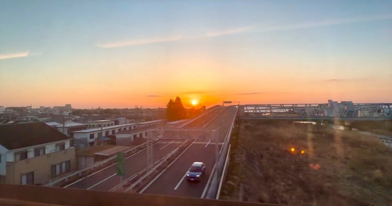 笠井信輔アナ 新幹線から見た朝日の画像