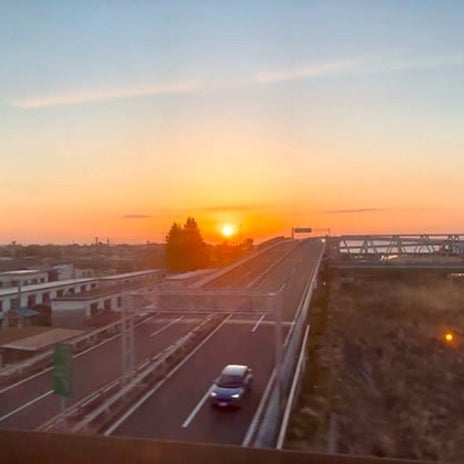 笠井信輔アナ 新幹線から見た朝日の画像