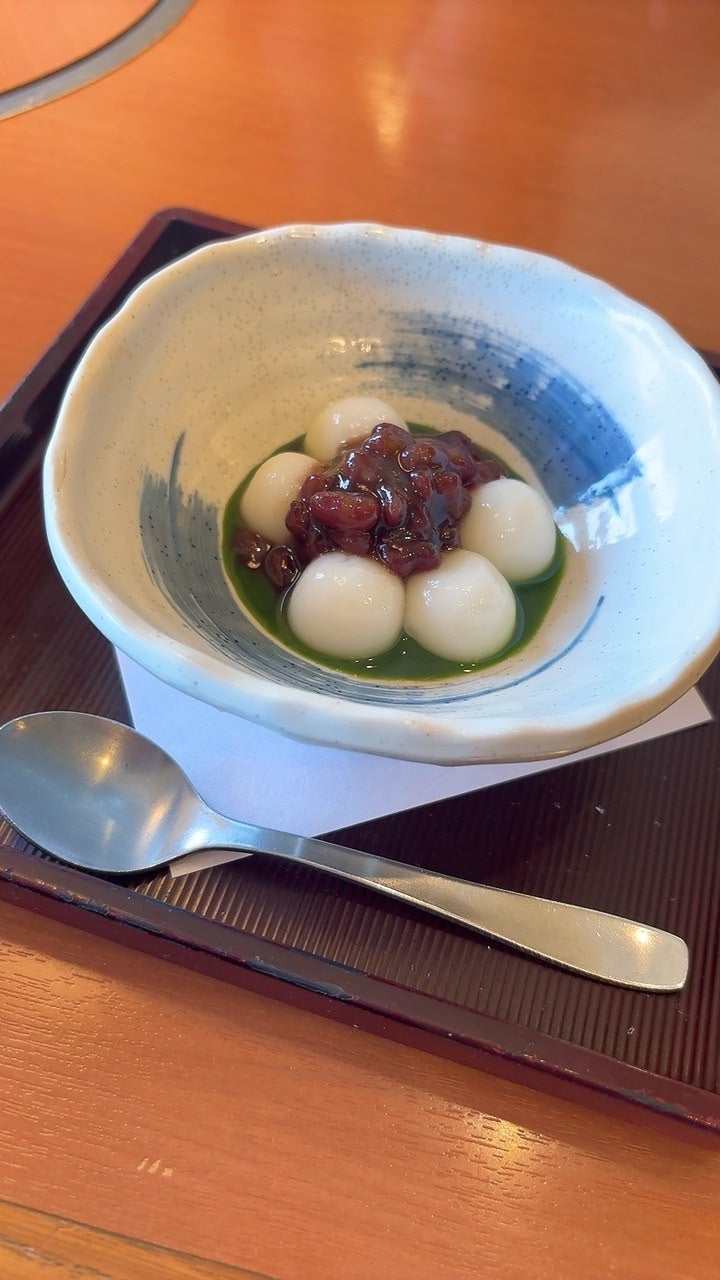 煙たい店で洋服に染み付いた匂いの画像