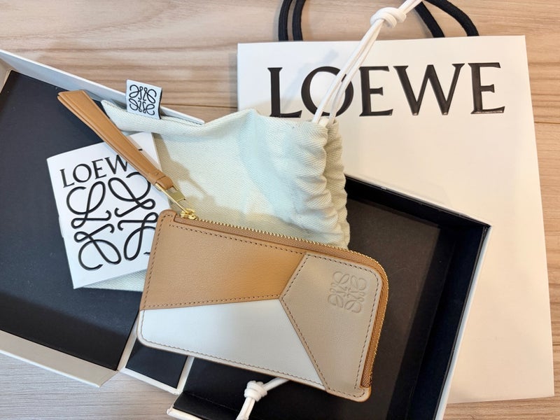 旦那に買ってもらったLOEWEの財布の画像