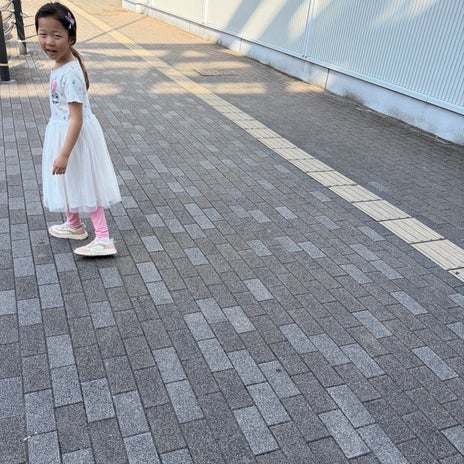 小原正子 子ども達と習字の習い事の画像