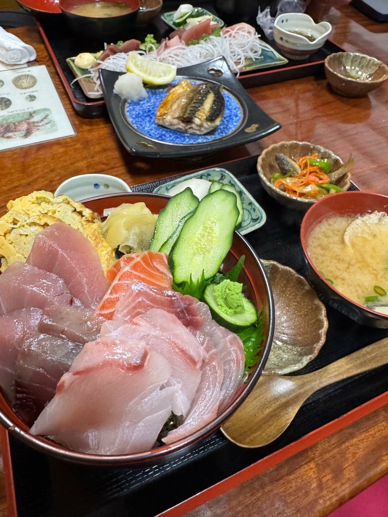 地魚が最高の肉厚すぎる海鮮丼の画像