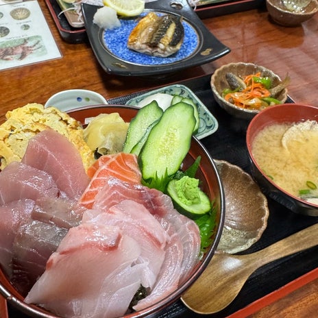 地魚が最高の肉厚すぎる海鮮丼の画像