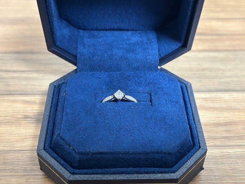 華やかさに心撃ち抜かれた婚約指輪の画像