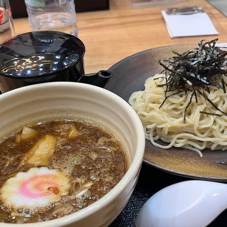 久々に行った店の駐車場のルールの画像