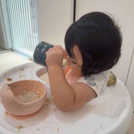 川崎希 次女の手掴みイヤイヤの画像