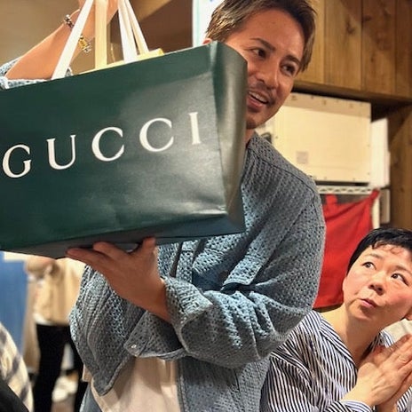 GUCCIの袋いっぱいのレトルト一式の画像