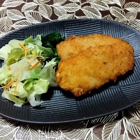 豪快過ぎた切り身の白身魚フライの画像