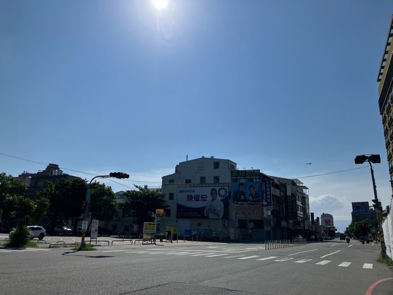 暑過ぎて散策を終了した一人旅の朝の画像