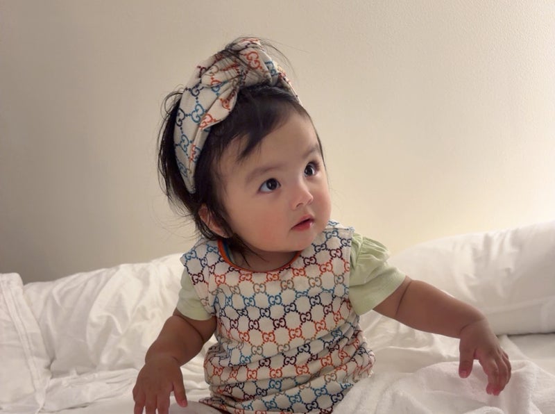 アレク 次女が着たGUCCIのワンピの画像