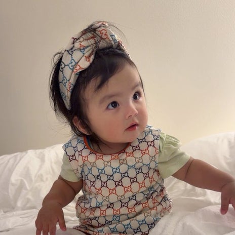 アレク 次女が着たGUCCIのワンピの画像